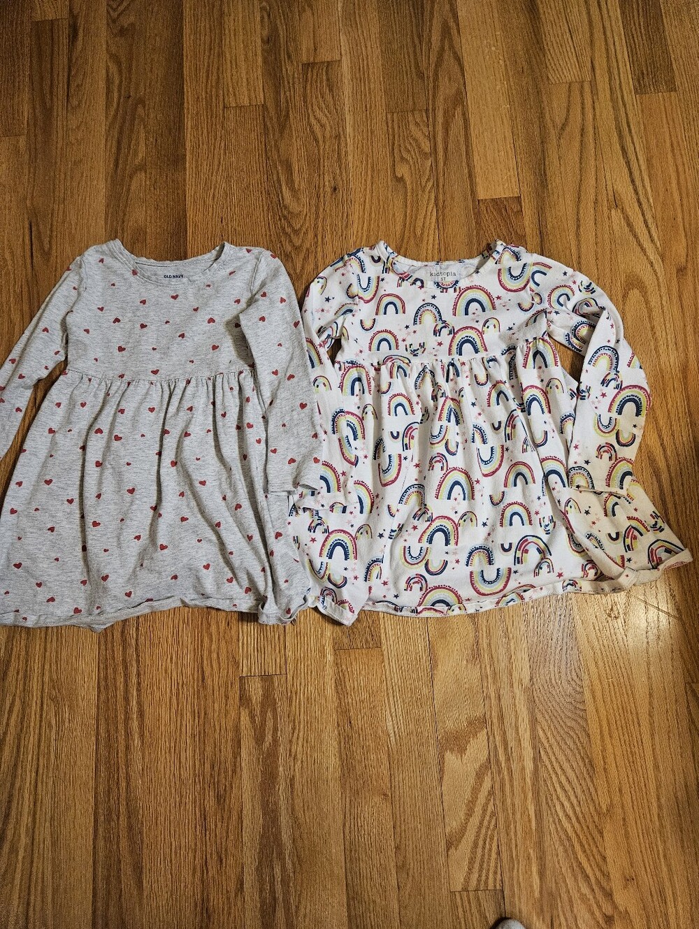 Old Navy And Kidtopia Grey Heart Dress & White Rainbow Dress Set 5t